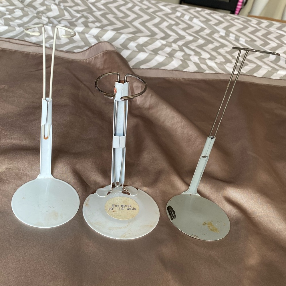Set of 3 Barbie doll stands - Picture 2 of 5